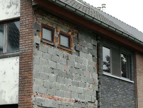 2016-10-12 00:00:00 - Bruggelingen mogen 14 cm van voetpad afsnoepen voor isolatie