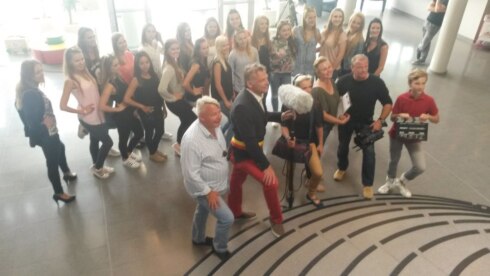 2017-08-08 00:00:00 - Bredense burgemeester gegijzeld in gemeentehuis