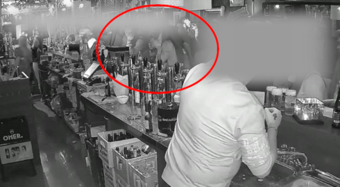 2022-11-07 00:00:00 - Caféklant slikt levende goudvis naar binnen in Oostende, uitbater dient klacht in