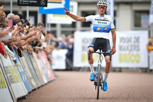 2019-11-24 00:00:00 - Van Der Poel oppermachtig in Koksijde