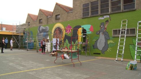 2016-09-26 00:00:00 - Graffiti gespoten op schoolmuur