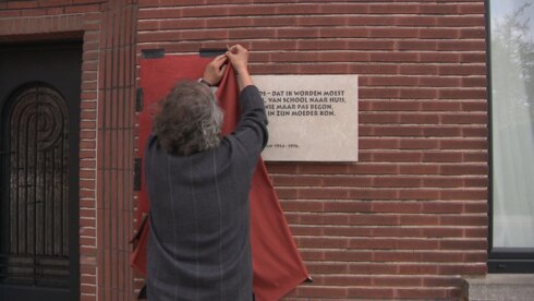 2022-04-29 00:00:00 - Gedenkplaat voor dichter Luuk Gruwez