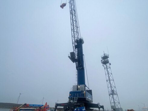 2021-12-10 00:00:00 - Nieuwe hijskraan van 460 ton geïnstalleerd in haven Zeebrugge: "Inspelen op de schepenindustrie"