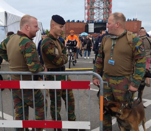 2021-08-26 00:00:00 - Hondengeleiders en hun viervoeters op 1ste nationale K-9 Day