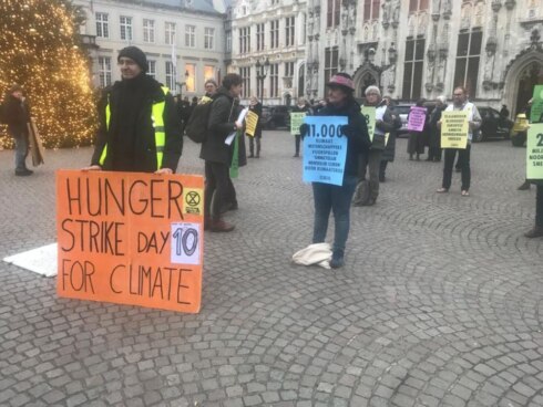 2019-12-27 00:00:00 - Klimaatactivisten steunen hongerstaker