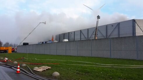2016-12-06 00:00:00 - Brandweer blijft vandaag hele dag nablussen bij GST