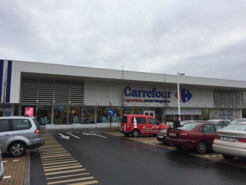 2016-11-27 00:00:00 - Vakbond LBC-NVK voert actie aan Carrefour Koksijde