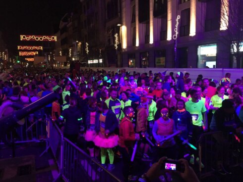 2016-12-10 00:00:00 - Glowrun sfeervolle start voor kerstmarkt in Kortrijk