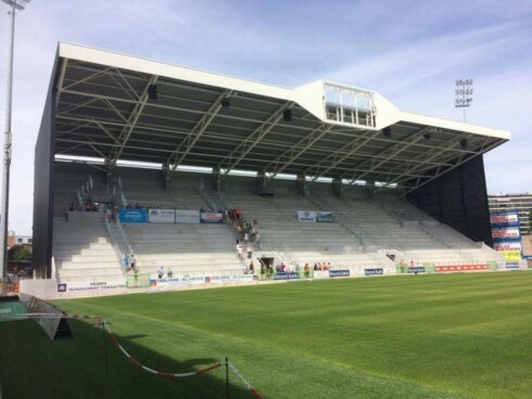 2016-07-10 00:00:00 - Zulte Waregem stelt nieuwe tribune voor tijdens fandag
