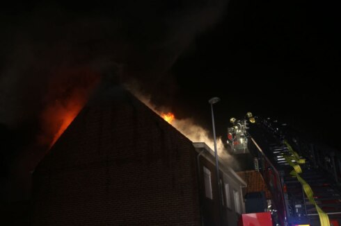 2019-10-06 00:00:00 - Zware brand legt rijwoning in de as