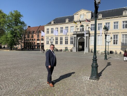 2020-04-21 00:00:00 - Brugge hijst witte vlaggen als steun aan zorgsector