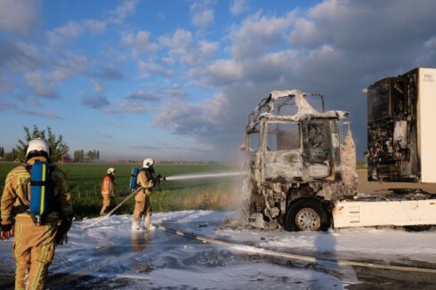 2022-04-27 00:00:00 - Cabine van vrachtwagen volledig uitgebrand