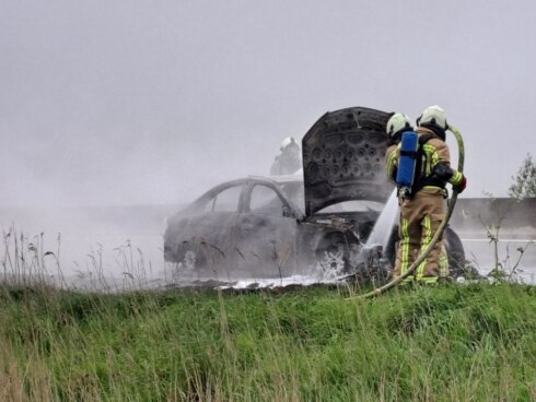 2023-05-08 00:00:00 - Wagen brandt uit op E40 in Adinkerke