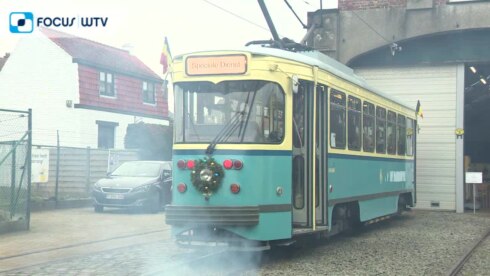 2018-12-29 00:00:00 - Nostalgische kersttram rijdt tussen De Panne en Koksijde