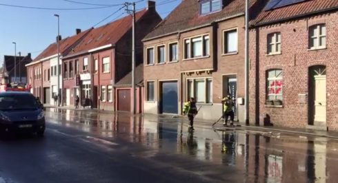 2018-02-22 00:00:00 - Mestkar verliest lading in Desselgem