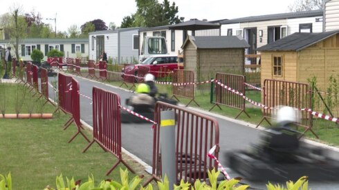 2022-04-30 00:00:00 - Primeur in Jabbeke: karting tussen vakantiehuisjes