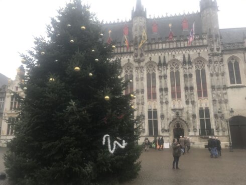 2019-12-27 00:00:00 - Kerstballen verdwenen uit kerstboom