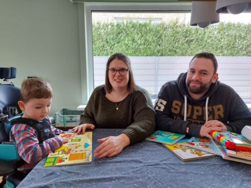 2022-01-24 00:00:00 - Vic (2) lijdt aan erg zeldzame ziekte, ouders houden geldinzameling