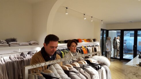 2020-11-30 00:00:00 - Kledingwinkels: 'Grote voorraden moeten dringend weg'