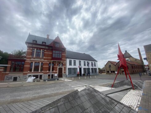 2020-06-10 00:00:00 - Gemeentehuis Koekelare prijkt weer in volle glorie