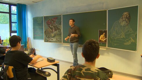 2018-09-26 00:00:00 - Leraar geschiedenis tekent pareltjes op het bord