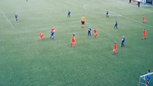 2019-04-29 00:00:00 - Wauw! 9-jarige KVK-speler dolt met tegenstanders en scoort