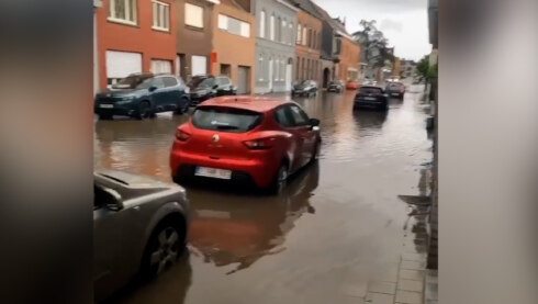 2023-05-11 00:00:00 - Wolkbreuk zorgt voor grote schade in topturnhal Lauwe