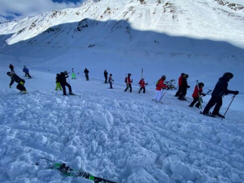 2022-02-04 00:00:00 - West-Vlamingen ontsnappen nipt aan lawine op skivakantie