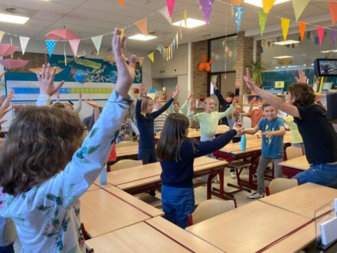 2022-09-29 00:00:00 - Kinderen leren maaltafels met liedjes in de klas