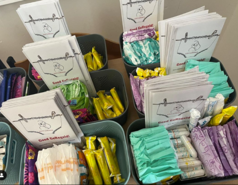 2022-09-15 00:00:00 - Leerkrachten uit Veurne bieden gratis maandverbanden en tampons aan: "Schrijnende situaties elke maand"
