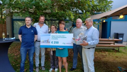 2021-09-28 00:00:00 - Provincie en Westtoer huldigen kustzwemster Marieke Blomme