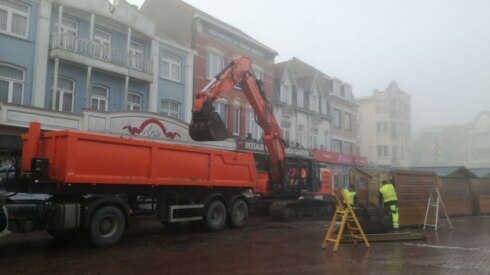 2018-01-11 00:00:00 - Werken op markt De Panne begonnen