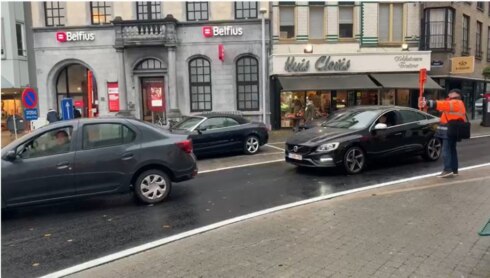2020-11-16 00:00:00 - Eén kant van Waregemse Markt is verkeersvrij