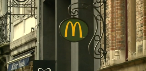 2016-08-24 00:00:00 - McDonalds zit en blijft in Steenstraat