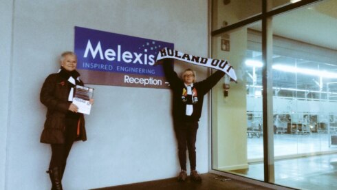 2016-11-15 00:00:00 - Supporters Charlton protesteren bij Melexis