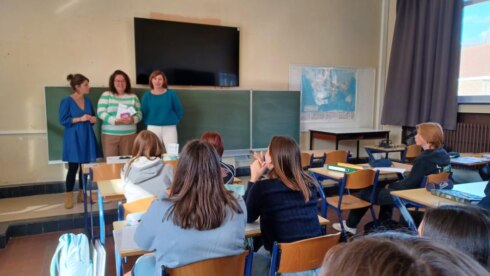 2022-09-19 00:00:00 - Gratis tampons op school in Veurne: "Te duur voor 1 meisje op 8"