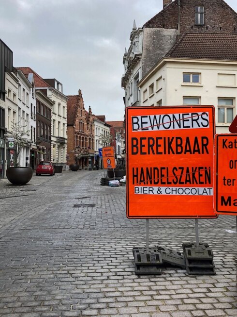 2023-03-30 00:00:00 - "Meer aandacht voor chocoladewinkels dan eigen inwoners": bewoners Brugse Katelijnestraat misnoegd