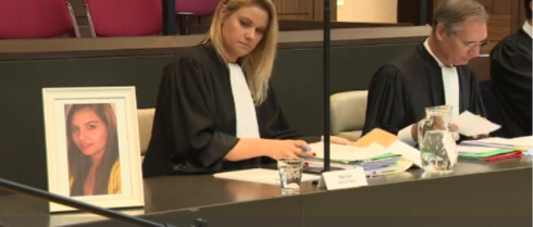 2016-11-16 00:00:00 - Assisenvoorzitter neemt invloedrijke kaartlegster op de korrel