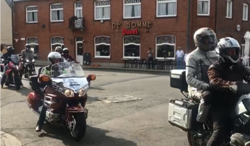 2018-08-08 00:00:00 - Verongelukte motard uit Ichtegem krijgt eresaluut