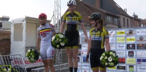 2021-07-27 00:00:00 - Josie Nelson wint natourcriterium voor vrouwen in Boezinge