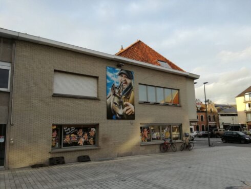 2019-11-04 00:00:00 - Kuurne eert karikaturist Nesten met graffitikunst