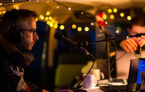 2020-12-15 00:00:00 - Leerkrachten maken warme radio voor bewoners woonzorgcentra