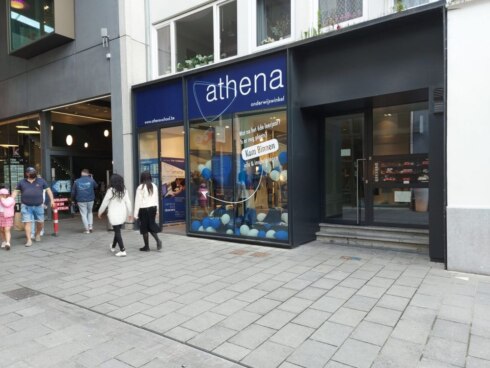 2021-05-12 00:00:00 - Athena Kortrijk opent pop-up onderwijswinkel in K