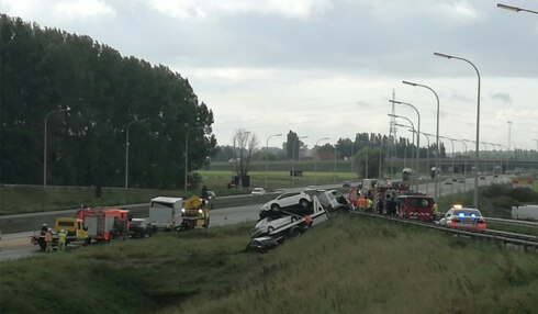 2017-09-18 00:00:00 - Spectaculair verkeersongeval op E403