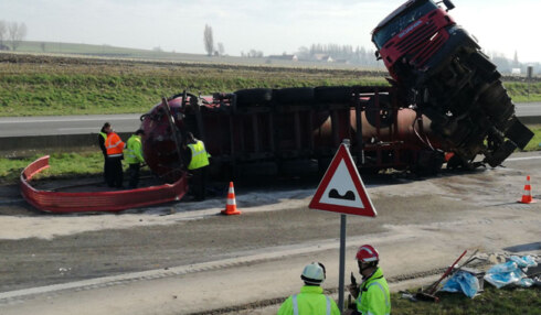2018-02-08 00:00:00 - E403 versperd door vrachtwagen in schaar