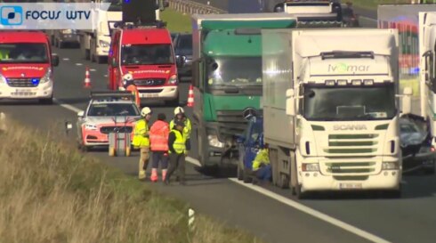 2021-10-27 00:00:00 - Weer verkeersellende op E403: 2 lichtgewonden