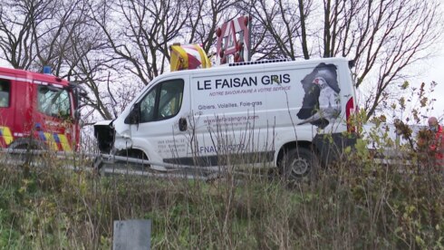2021-12-01 00:00:00 - Signalisatiewagen aangereden op verkeerswisselaar E403