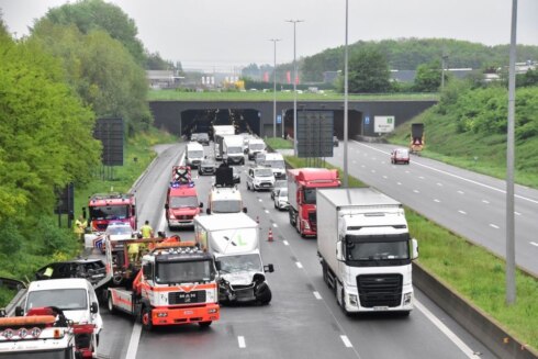 2023-05-09 00:00:00 - Moeizame avondspits rond Kortrijk na ongeval op E403