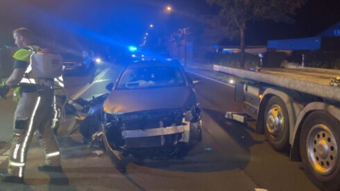 2023-09-03 00:00:00 - Bestuurder onder invloed beukt in op geparkeerde auto's in Ieper