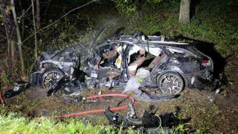 2021-05-11 00:00:00 - Dodelijk ongeval E40 Jabbeke: auto op boom